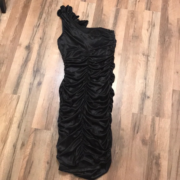 ✨RUBY ROX FORMAL DRESS WITH SHOULDER STONES✨ - Picture 4 of 4